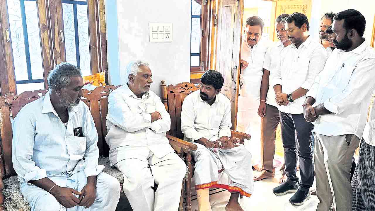 కాటమయ్య కిట్లు ఎన్నేళ్లు ఇస్తరు.. ఏడాదిలో ఒక గ్రామానికే ఇస్తరా