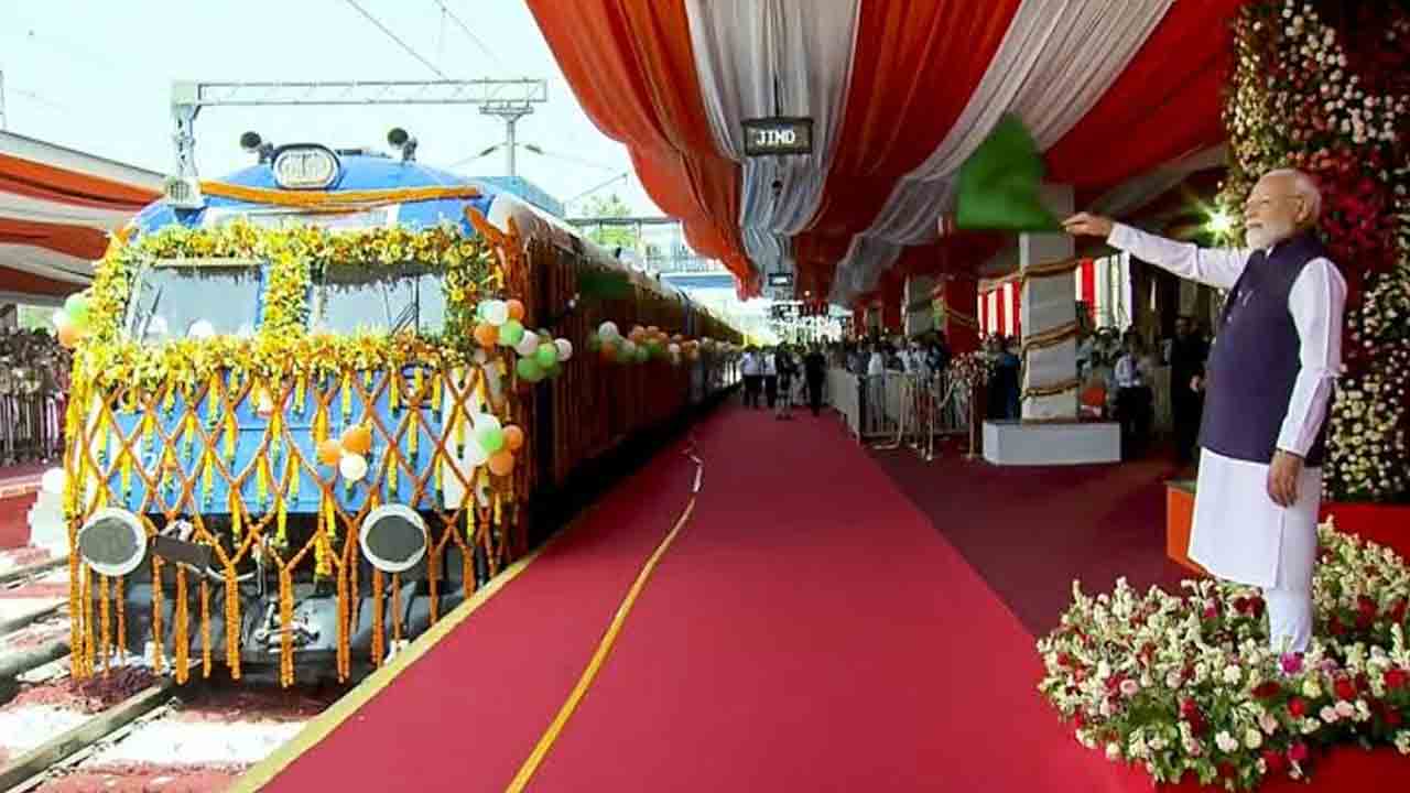 పట్టాలెక్కిన తొలి హైడ్రోజన్‌ రైలు.. జింద్‌-సోనిపట్‌ మధ్య పరుగులు