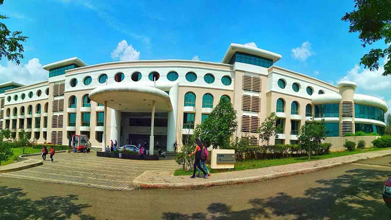 యూనివర్సిటీల్లో తనిఖీల కోసం కమిటీ