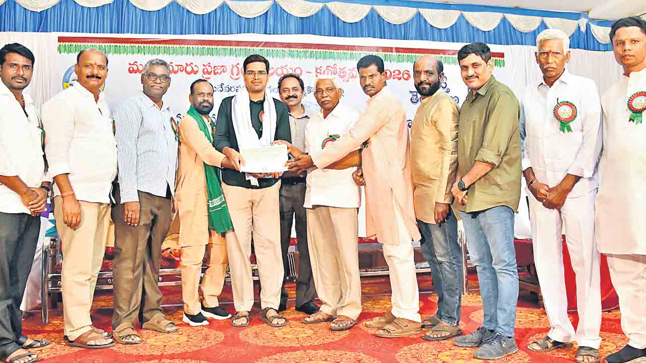 కథలు, రచనలు మనిషిని తట్టి లేపుతాయి
