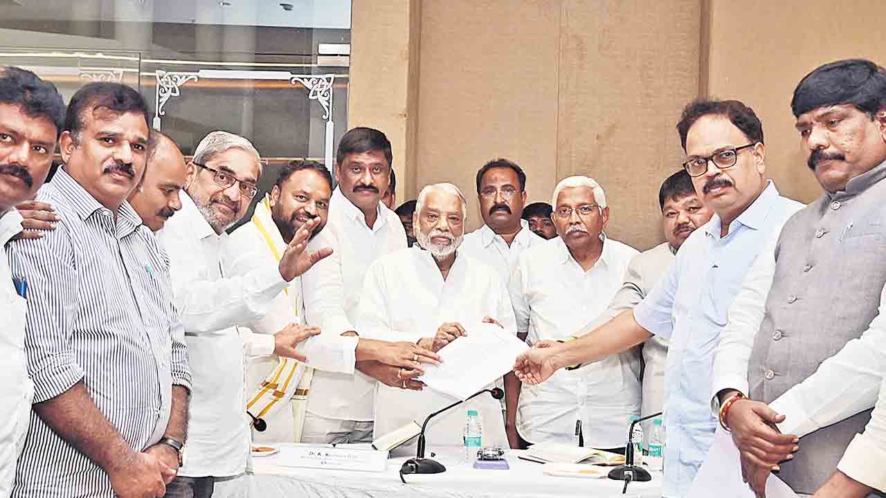 ఉద్యమంలో జర్నలిస్టుల పాత్ర కీలకం.. ఉద్యమకారులుగా గుర్తింపు ఇవ్వాలి