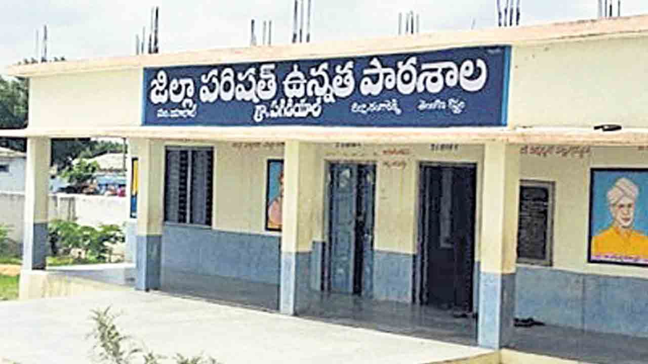 రాష్ట్రంలో విద్యను దూరం చేసే కుట్ర
