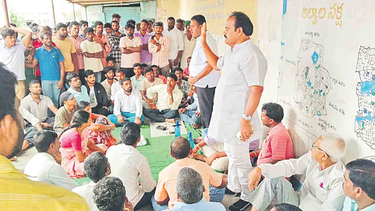 ఐకేపీ సీఏ చేతివాటం!