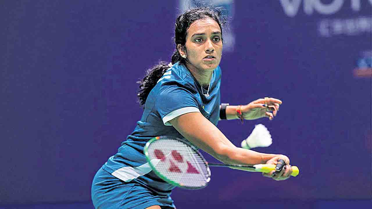 సింధు, సేన్‌ ముందంజ