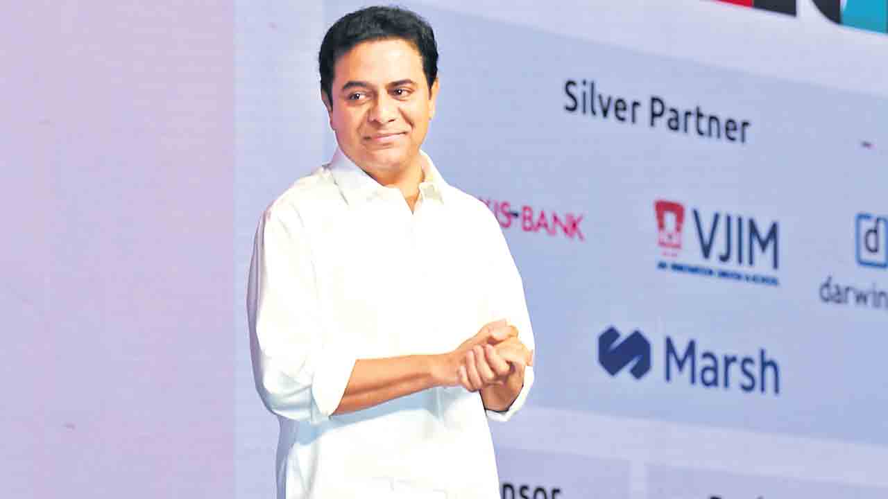 కేటీఆర్‌కు.. అపూర్వ స్వాగతం… కార్యకర్తలతో ఆత్మీయ పలకరింపు