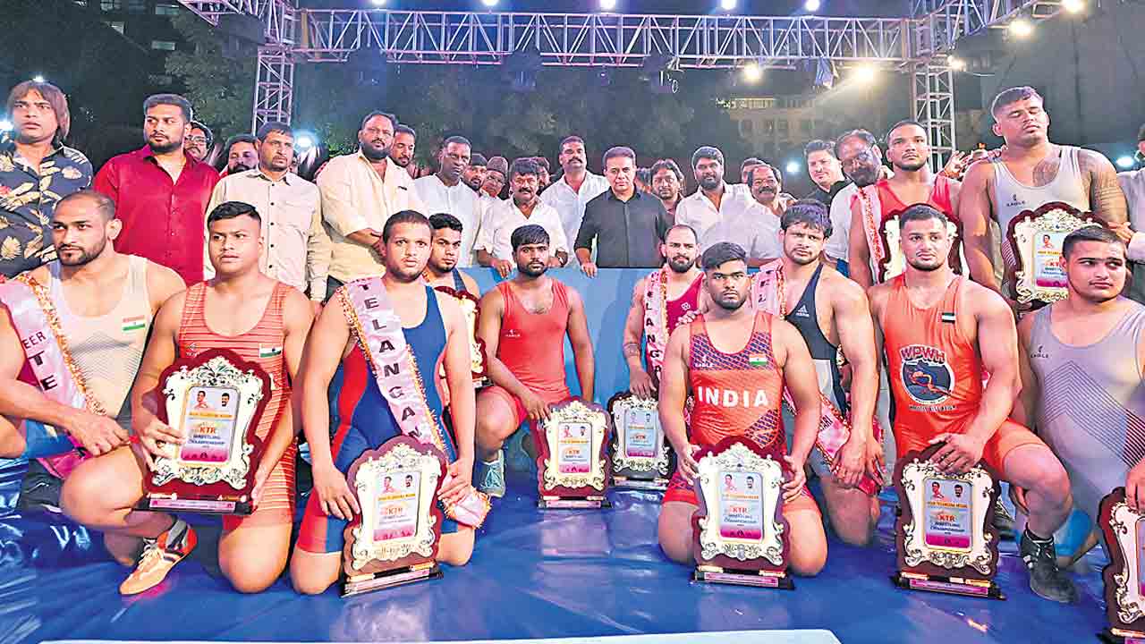 ప్రజల కోసం ఫైట్‌ చేస్తూనే ఉంటం.. 2028లో మళ్లీ అధికారంలోకి వచ్చాక క్రీడలకు పెద్దపీట : కేటీఆర్‌