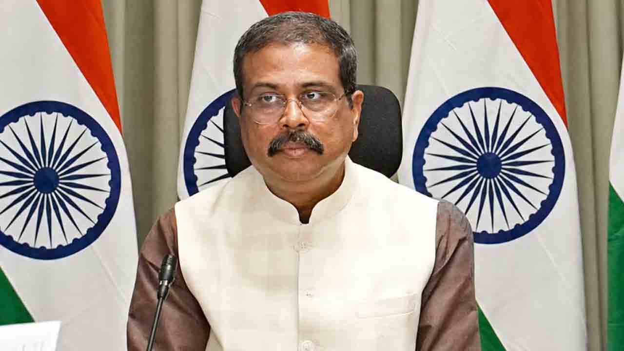 మంత్రి రాజీనామా మా బిడ్డలను తిరిగి తెస్తుందా?