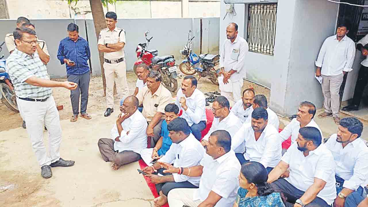 ఎర్రచెరువును పరిరక్షించాలి