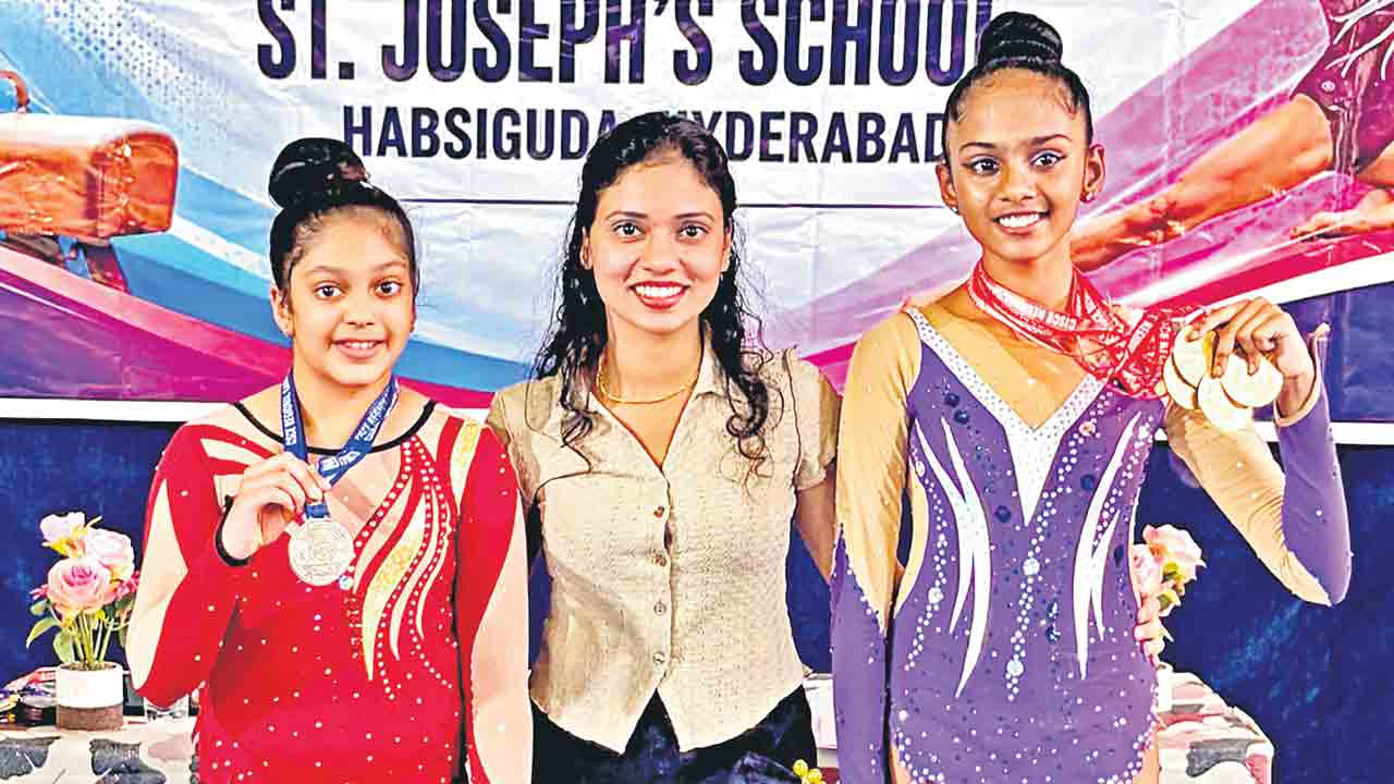 మాన్యకు 4 స్వర్ణాలు