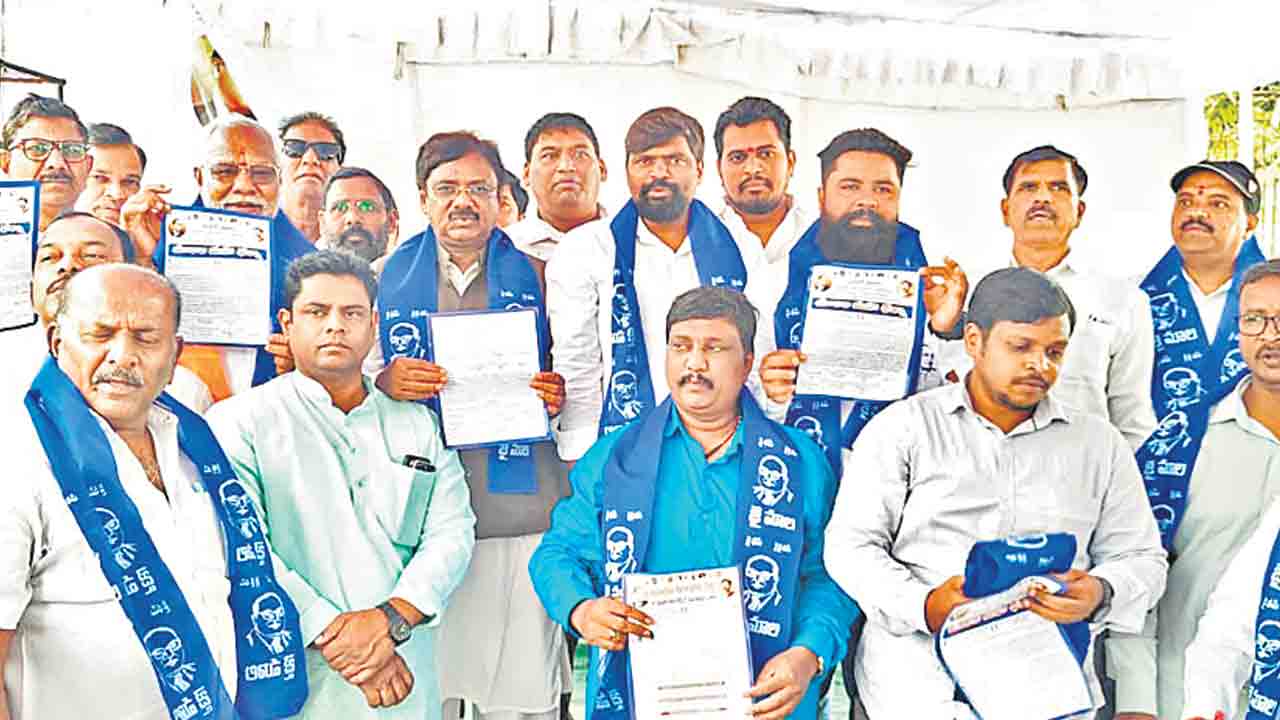 రోస్టర్‌ విధానంతో మాలలకు అన్యాయం.. కార్మికశాఖ మంత్రి వివేక్‌ వెంకటస్వామి