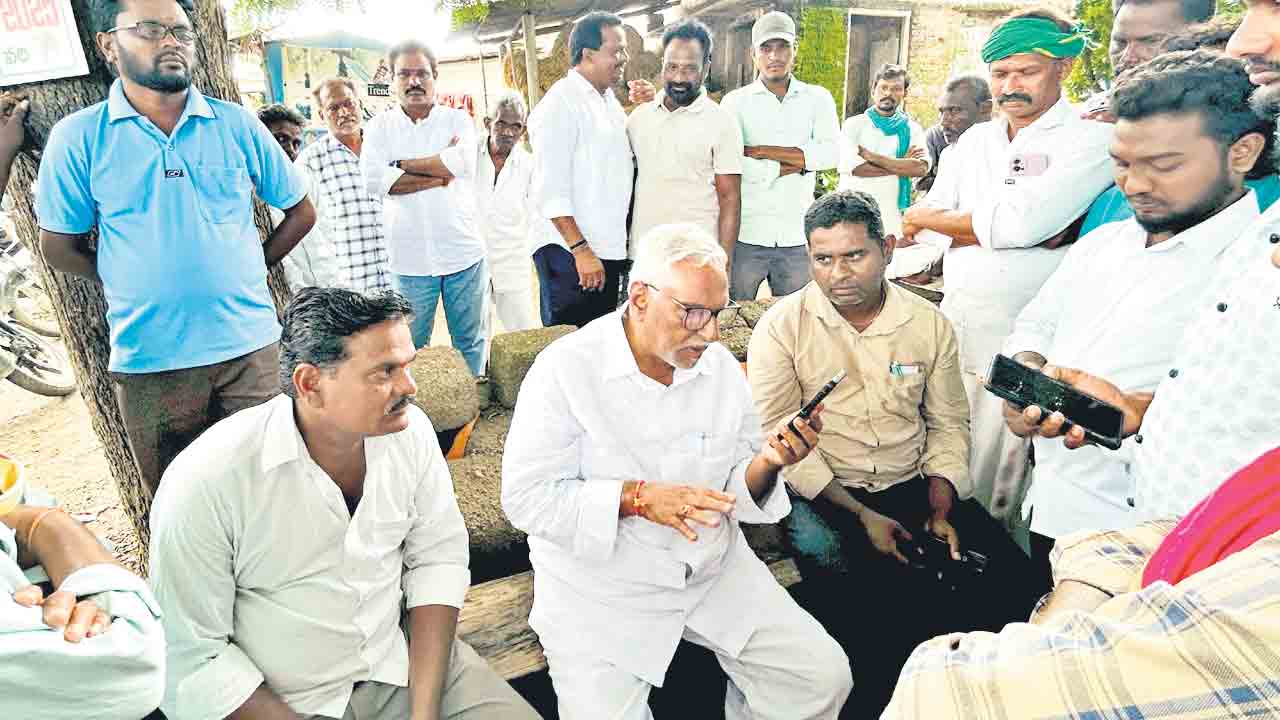 ఎత్తిపోతల ద్వారా సాగునీరందించాలి.. ట్రాన్స్‌ఫార్మర్‌, పంపుసెట్లను వినియోగంలోకి తేవాలి