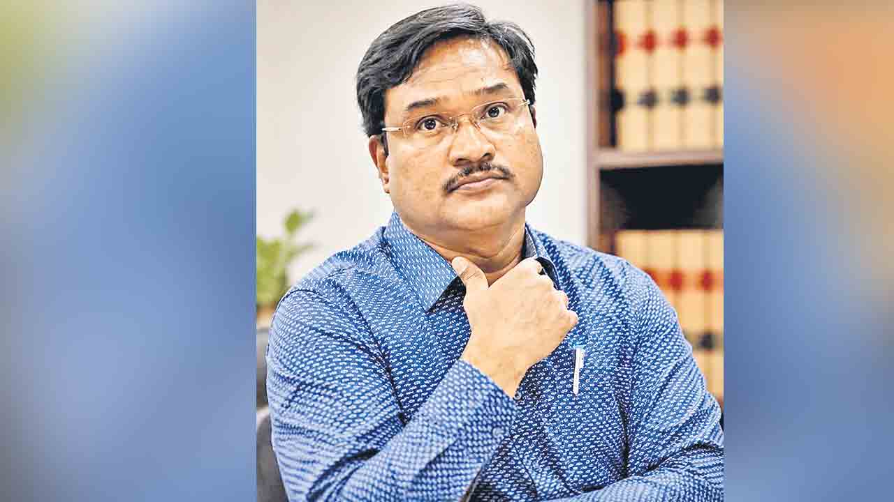 తీరు మారని రంగనాథ్‌.. హైకోర్టు మొట్టికాయలు వేసినా అడ్డగోలు వ్యాఖ్యలు