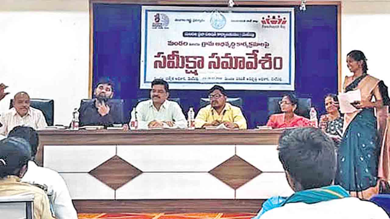 రేవంత్‌రెడ్డి వచ్చిన్నుంచి కరెంటు ఉంటలేదు.. మండల సమావేశంలో అధికార పార్టీ సర్పంచ్‌