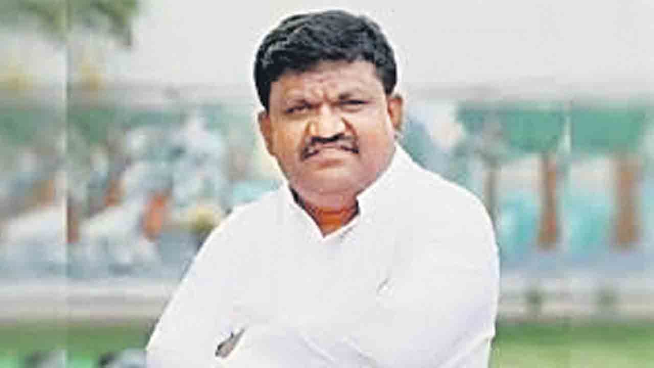 369 మందిని బలిచ్చిన వ్యక్తి మహనీయుడా?