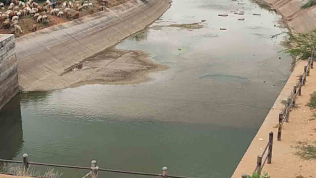 సాగునీటి విడుదలలో జాప్యమెందుకు..?