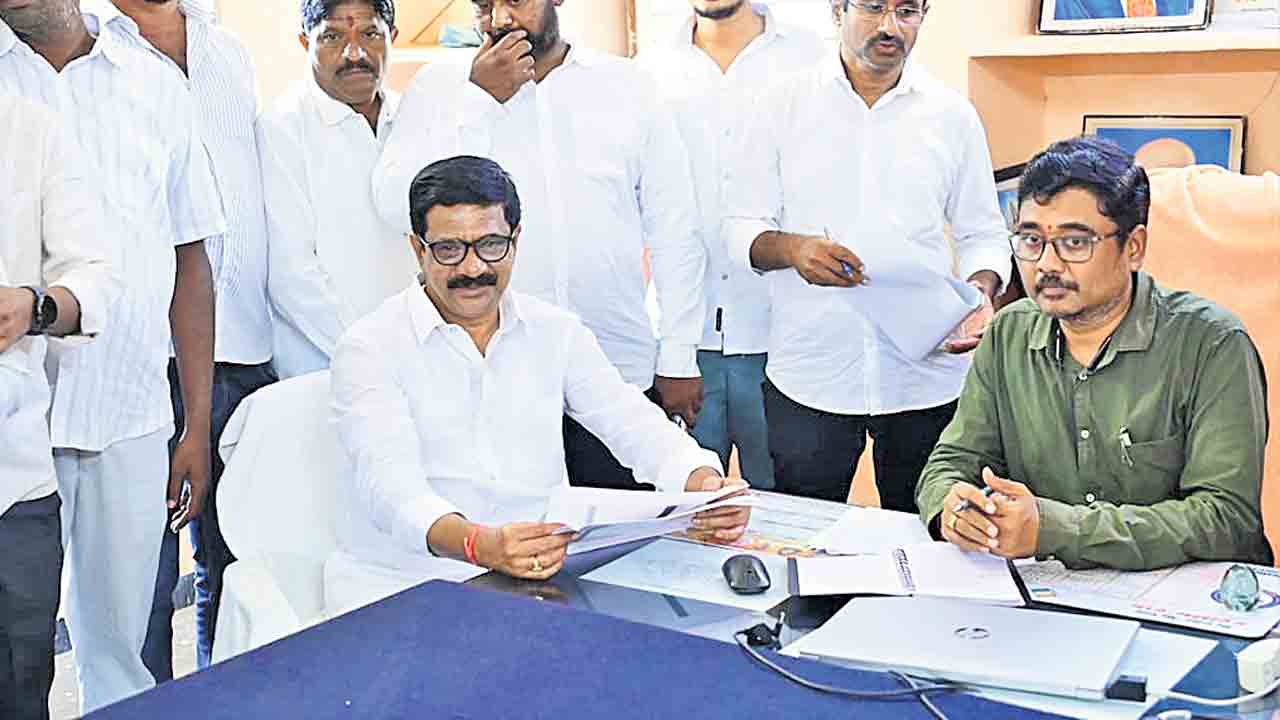 మనఊరు-మనబడి బిల్లులు చెల్లించాలి