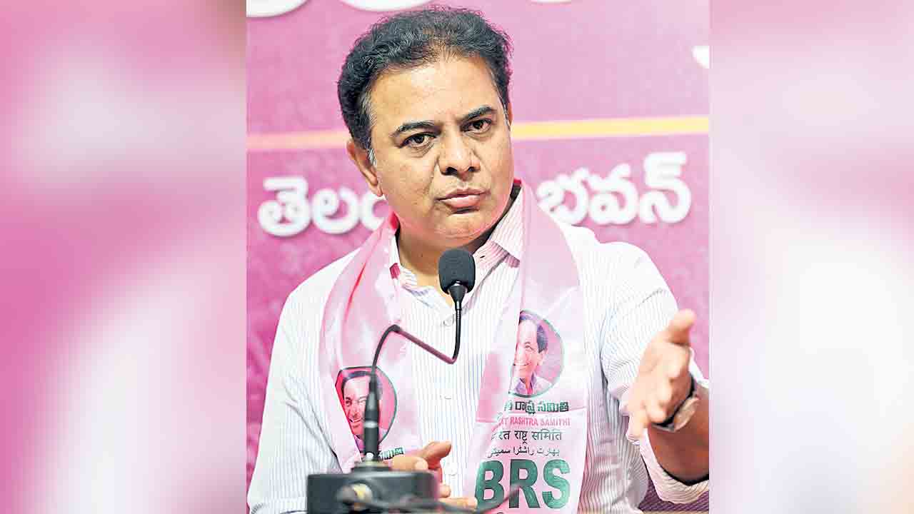 యువ ఇంజినీర్లను అవమానిస్తరా.. యువతకు సీఎం క్షమాపణ చెప్పాలి.. కేటీఆర్‌ డిమాండ్‌