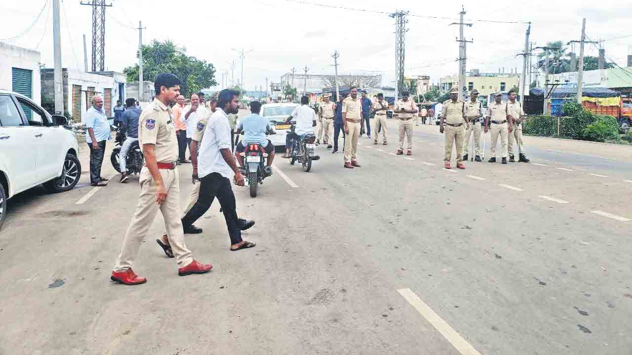 నిర్బంధకాండ.. బీఆర్‌ఎస్‌ నేతలపై పోలీసుల ఉక్కుపాదం