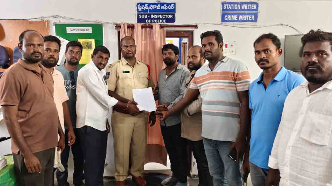 సరిహద్దులు దాటుతూ..