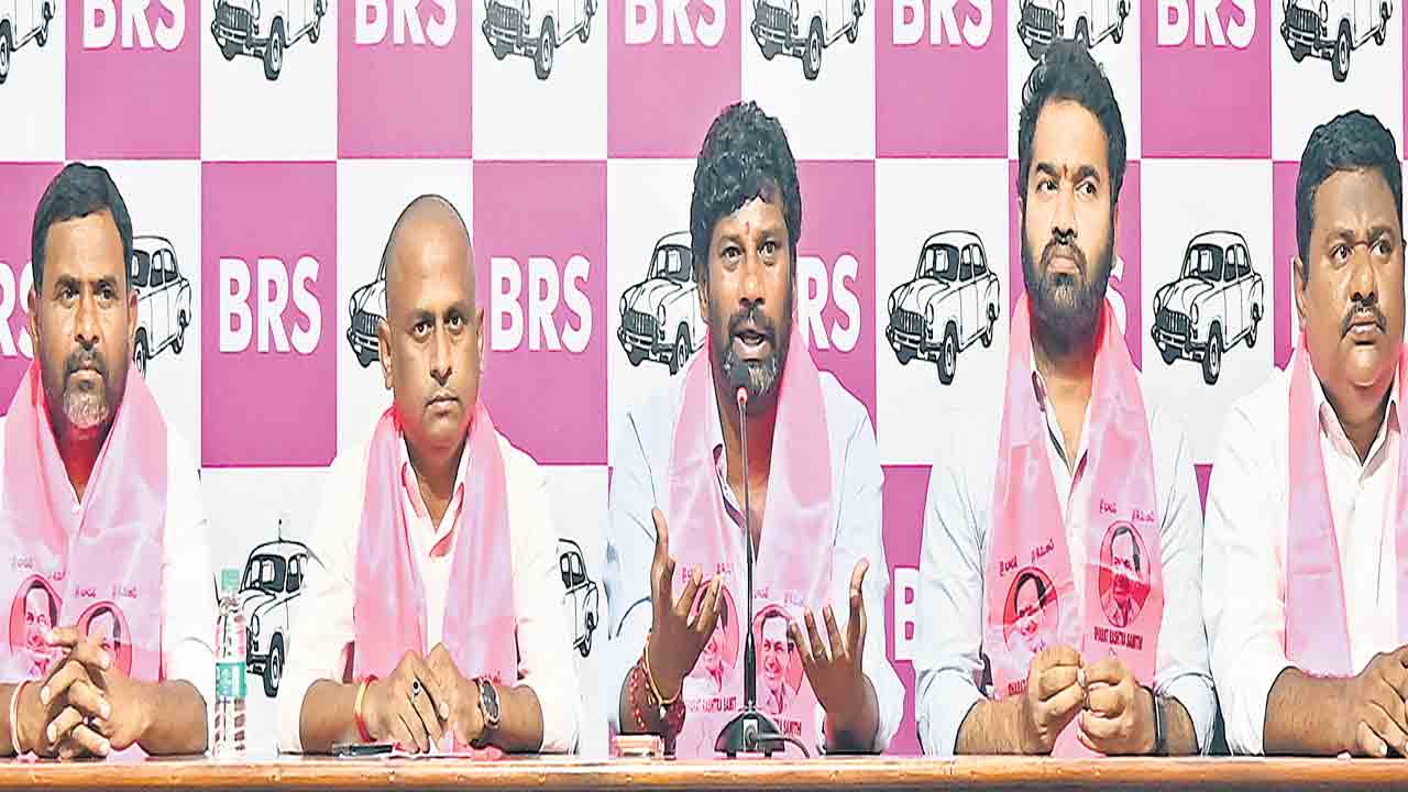 పేపర్‌ లీకేజీ బాధ్యులపై చర్యలు తీసుకోవాలి