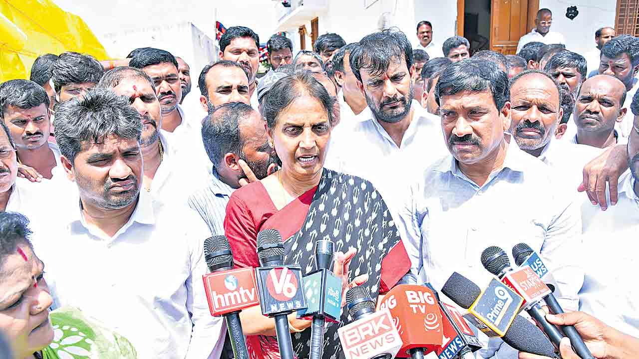 షాబాద్‌ హత్యలపై సీఎం మాట్లాడరేం?