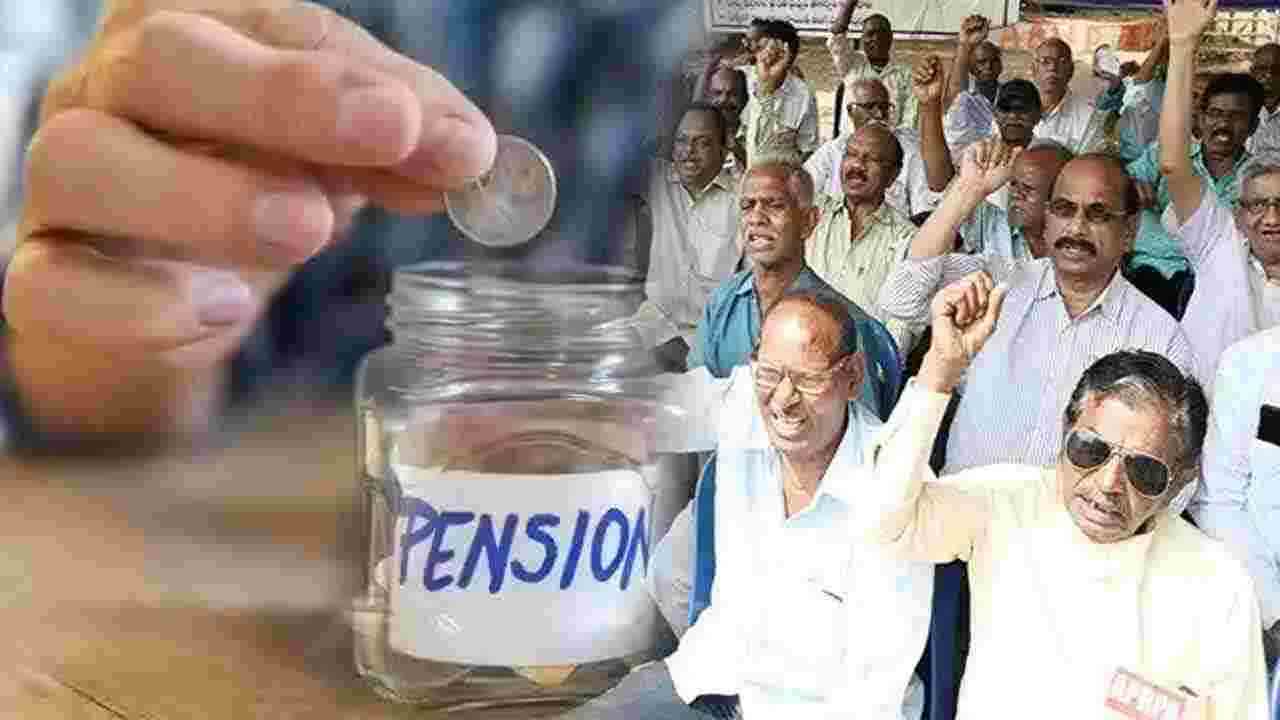 పెన్షన్‌ లేదు.. హెల్త్‌కార్డూ లేదు!