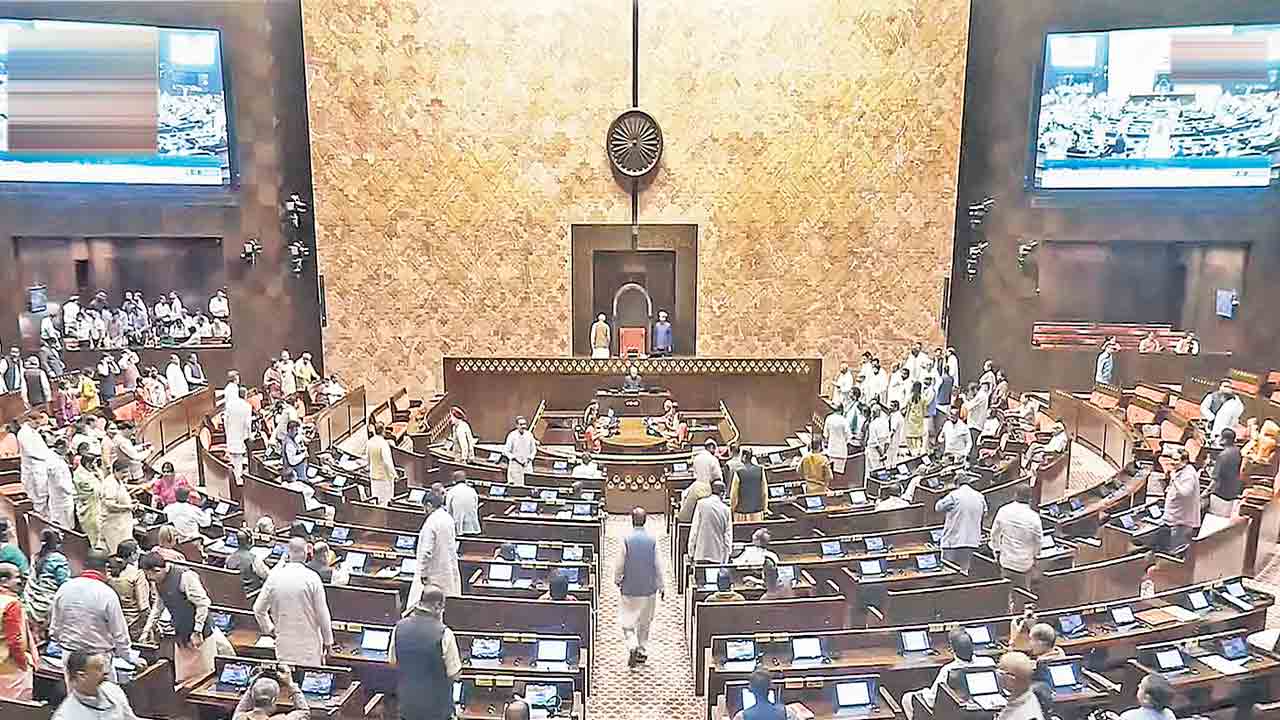నీట్‌పై దద్దరిల్లిన పార్లమెంట్‌