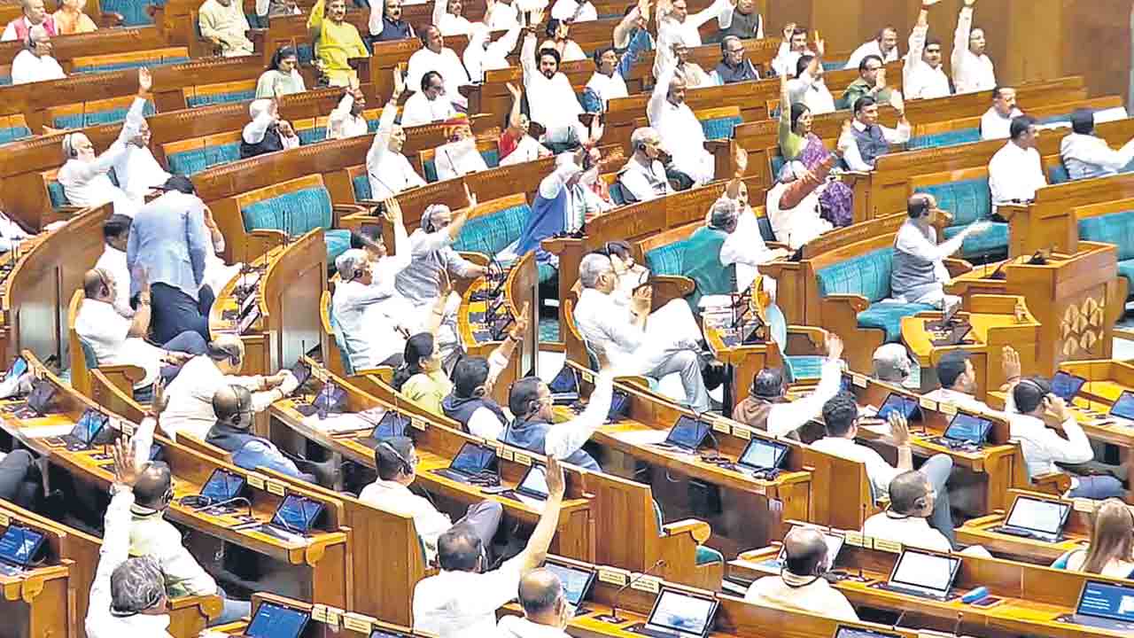 యాంటీ పేపర్‌ లీక్‌ బిల్లుకు లోక్‌సభ ఓకే