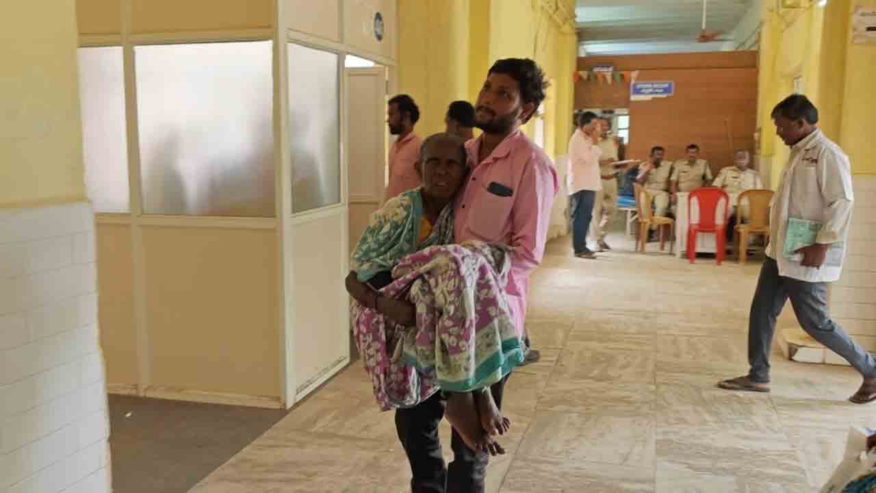 చేతనైతే మోసుకెళ్లండి