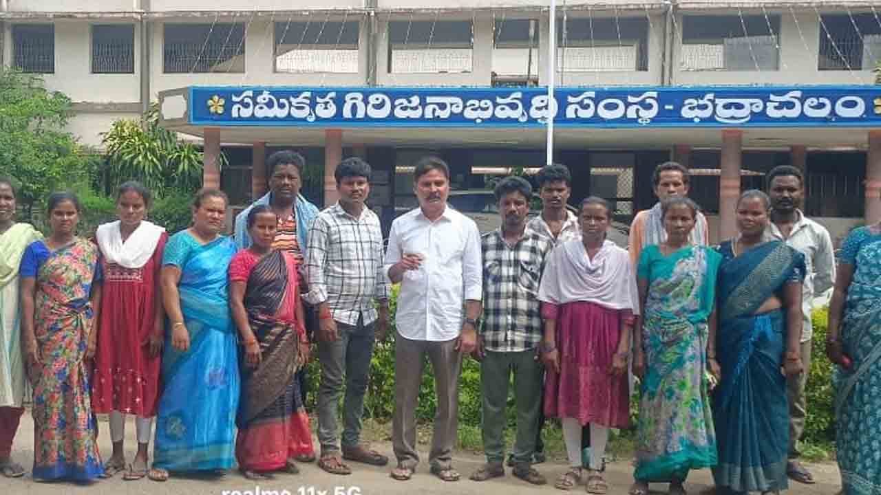 ఇందిరమ్మ ఇండ్లు మంజూరు చేయండి