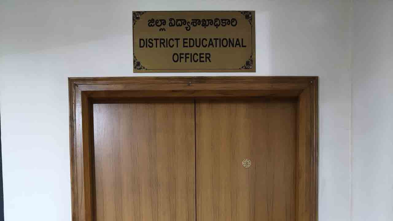 మెరిట్‌కు మంగళం.. సిఫార్సులకు అందలం..