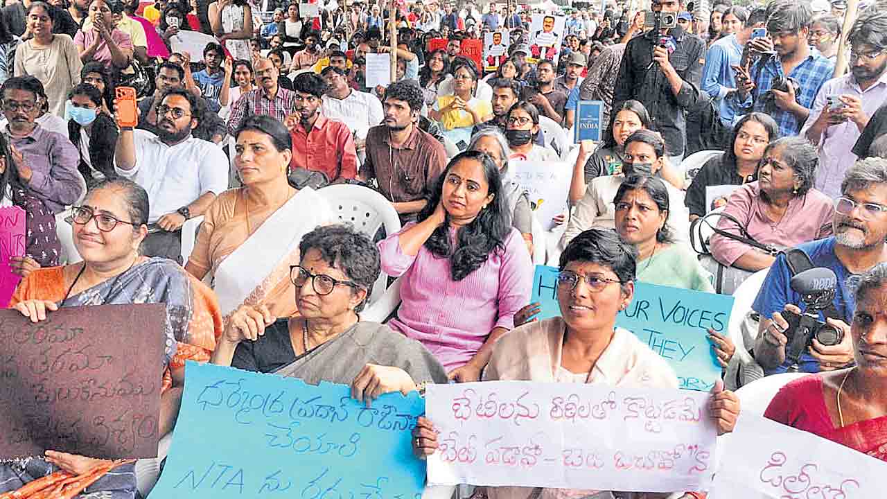 ధర్మేంద్ర ప్రధాన్‌ రాజీనామా చేయాలి