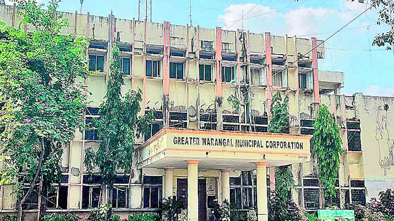 పైసలిచ్చుకో.. పర్మిషన్‌ పుచ్చుకో!