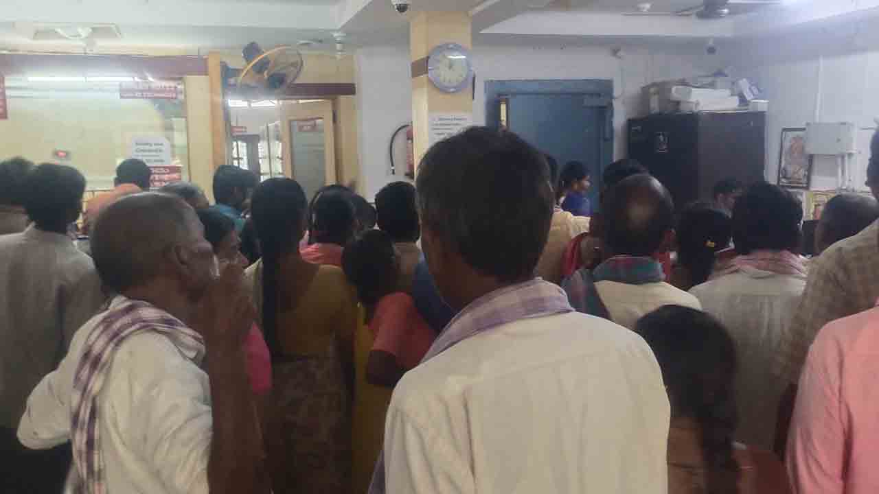 రుణమాఫీ కాలేదని..