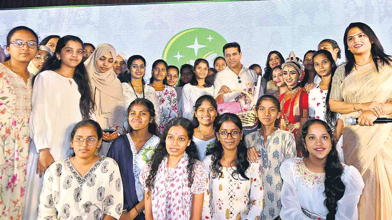 ఆడబిడ్డలకు అండగా కేటీఆర్‌
