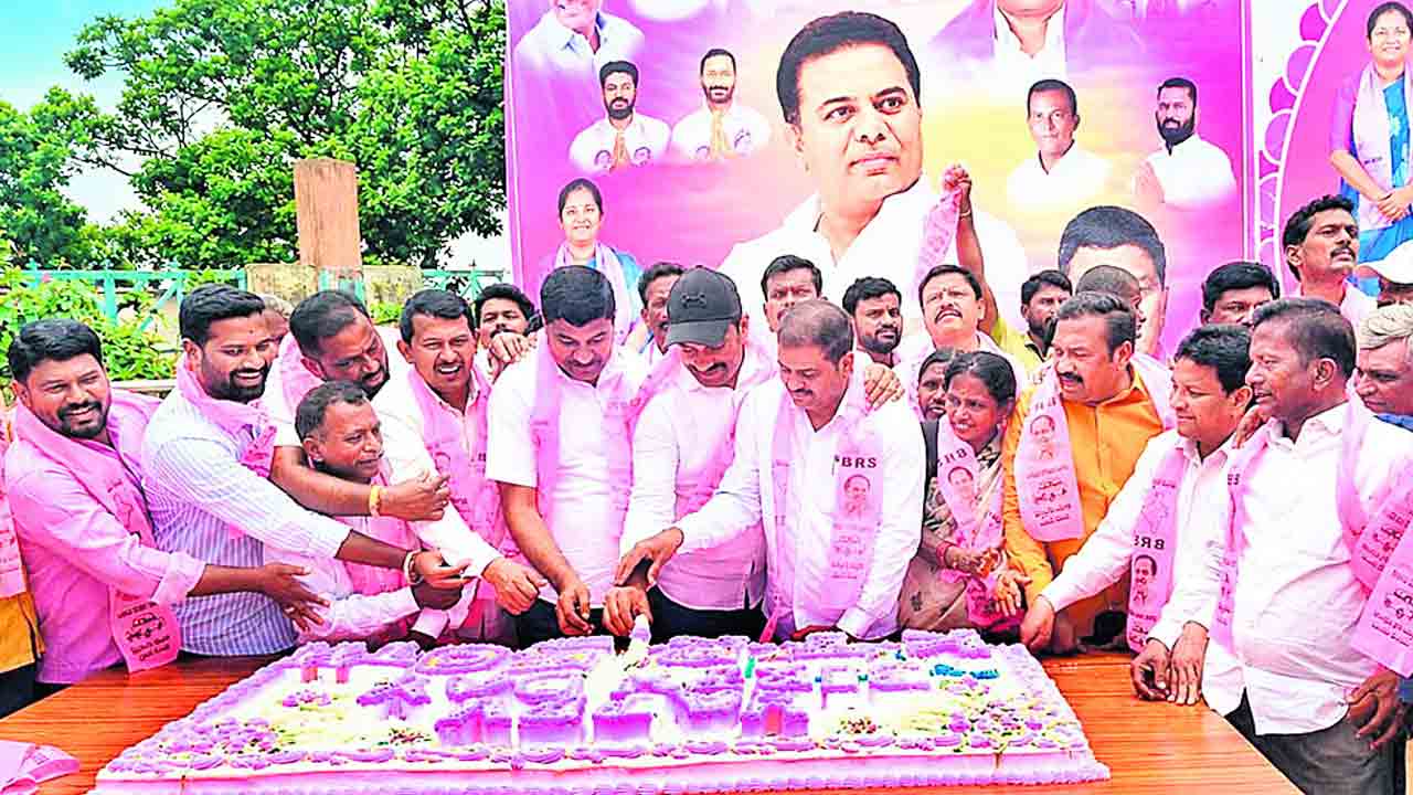వెల్లువెత్తిన అభిమానం