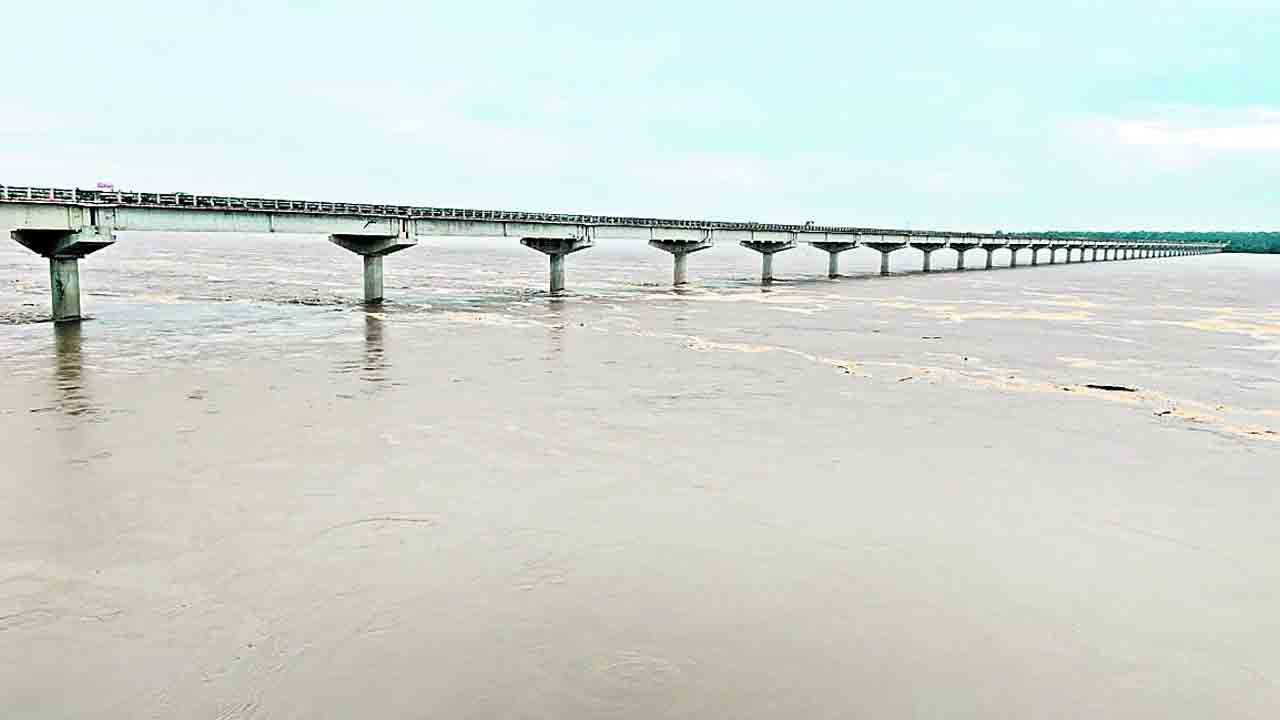 పెరుగుతున్న గోదావరి నీటిమట్టం