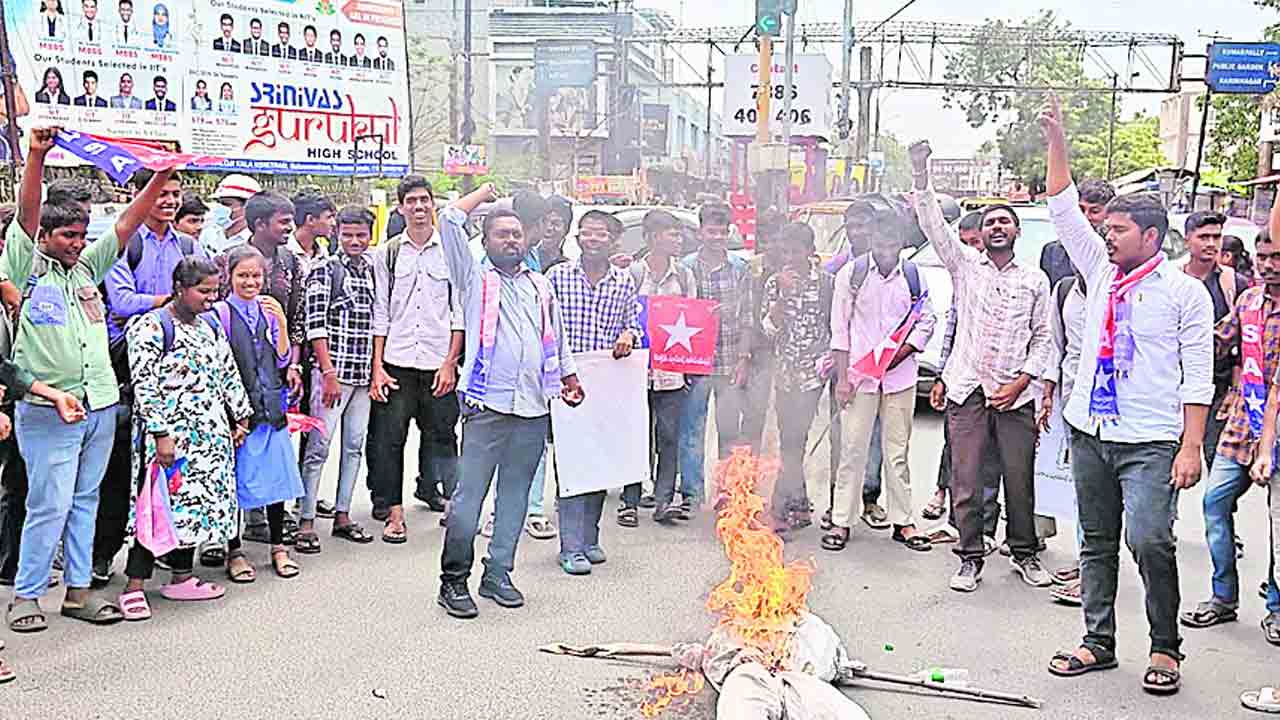 ఫీజు నియంత్రణ చట్టం అమలు చేయాల్సిందే..