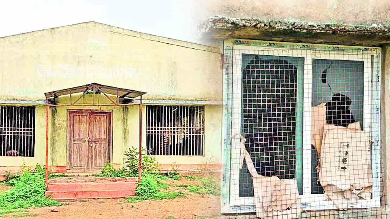 రైతు వేదికలు వెలవెల!