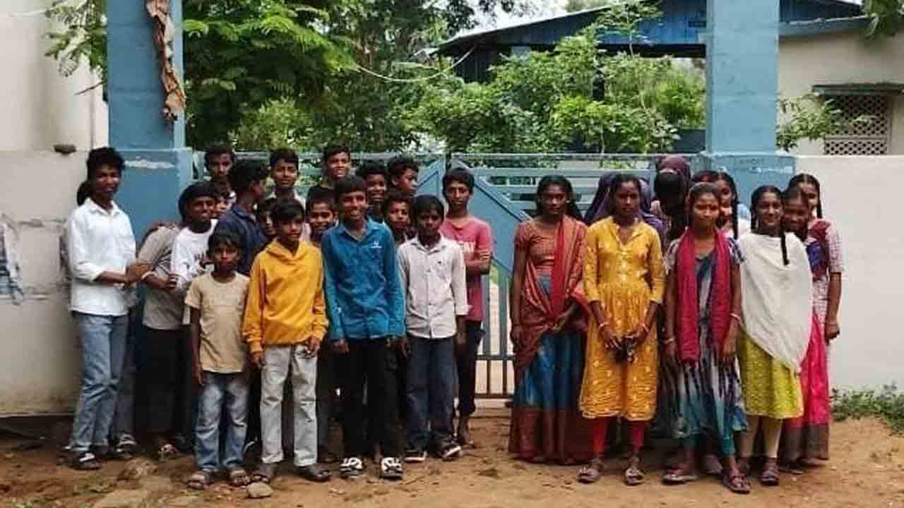 ఫిజిక్స్‌ టీచర్‌ను నియమించండి