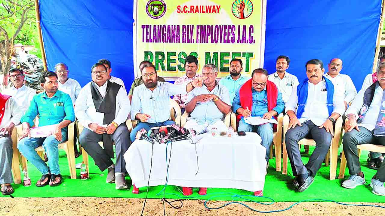 ఆర్‌ఎంయూలో స్థానికులకే ఉద్యోగాలివ్వాలి