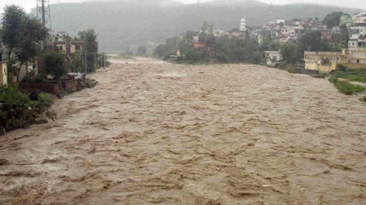 జమ్ముకశ్మీర్‌లో ఆకస్మిక వరదలు