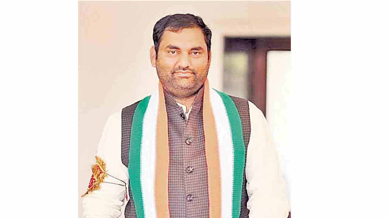 రెండేండ్లు పూర్తిచేసుకున్న మంత్రులను తప్పించాలి