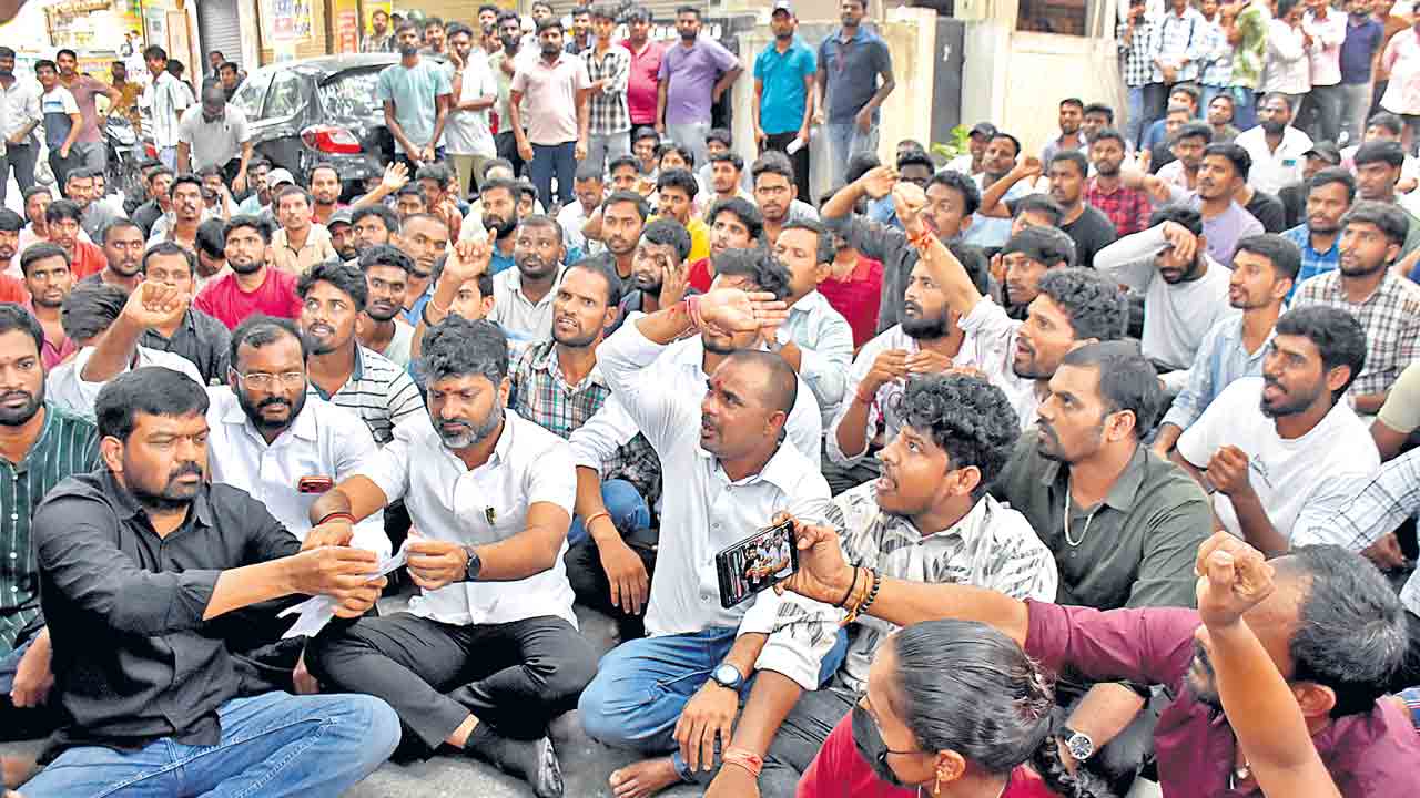 నిరుద్యోగుల జంగ్‌ సైరన్‌!