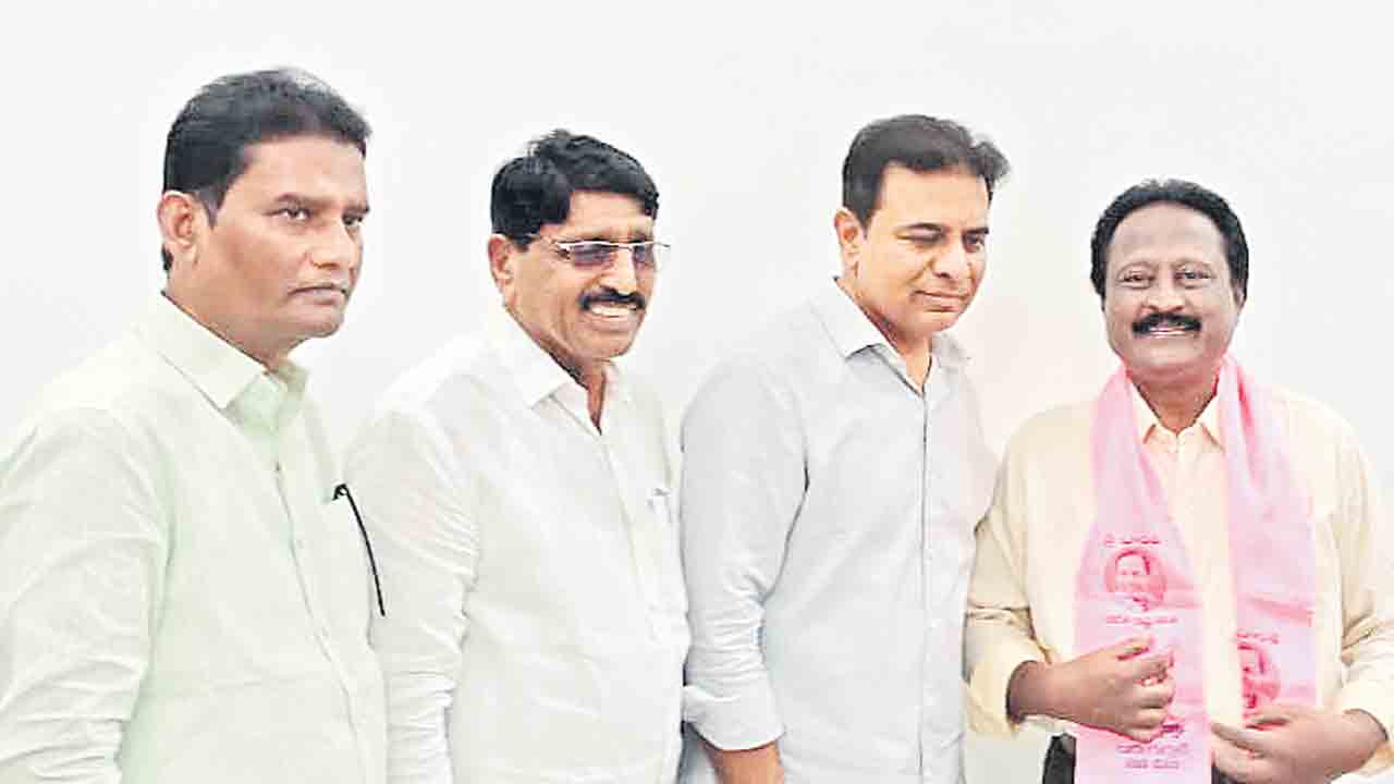 కేటీఆర్‌తో  మాజీ చైర్మన్లు భేటీ