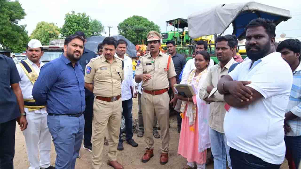 111 బస్తాల నకిలీ డీఏపీ పట్టివేత