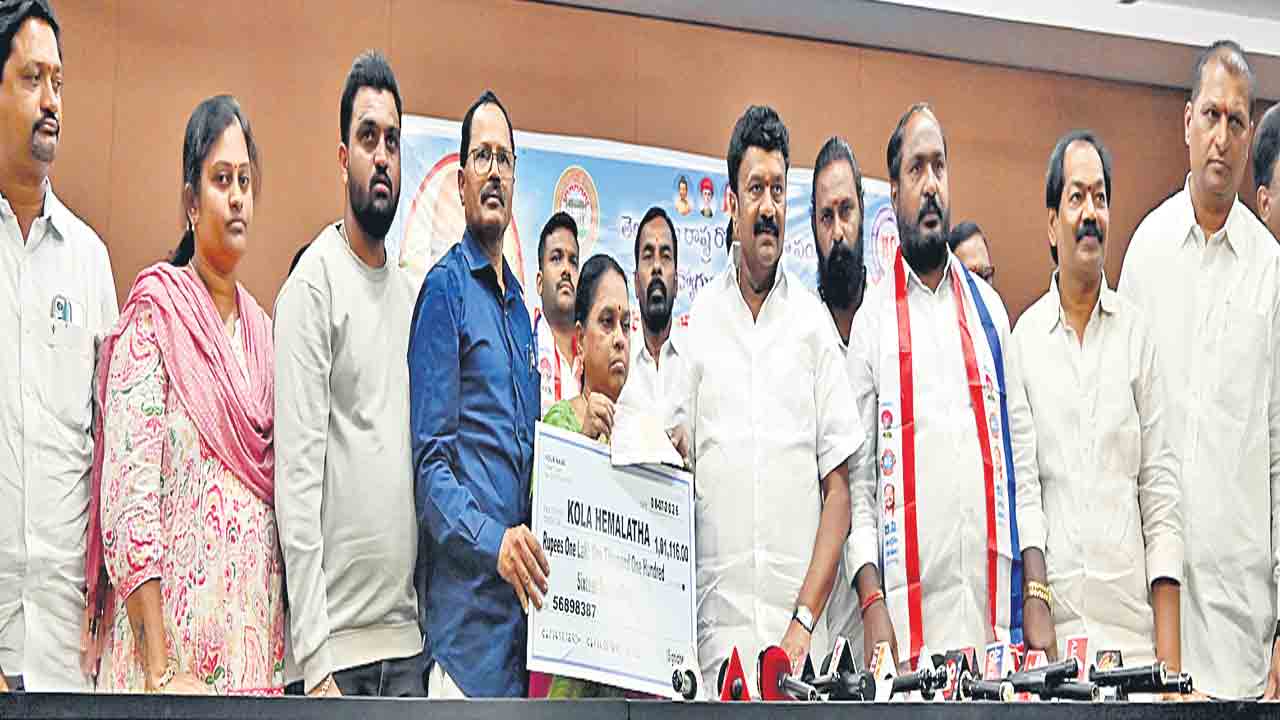 ఆర్టీసీని ‘విలీనం’ చేసేవరకు పోరాడాలి