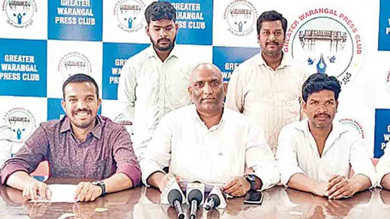 గురుకులాల్లో అవినీతిపై ప్రభుత్వం సమాధానం చెప్పాలి
