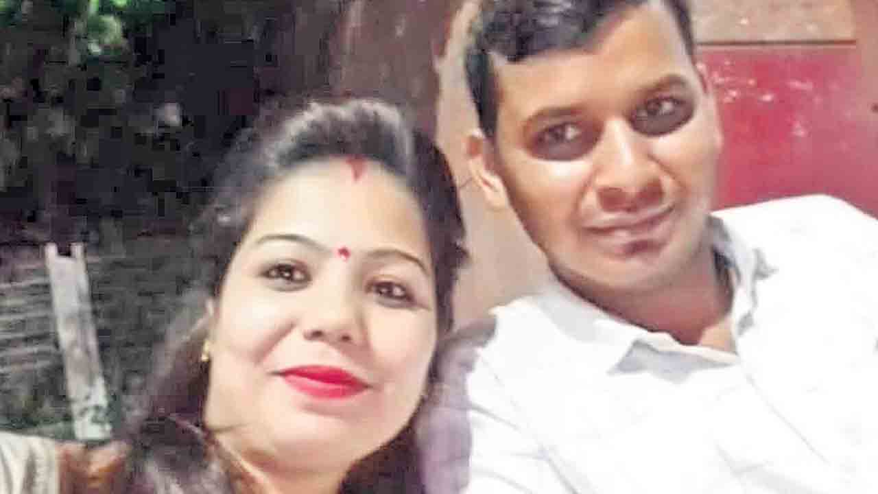 నిద్ర మాత్రలిచ్చి.. బెడ్‌పై విష సర్పాన్ని వదిలి