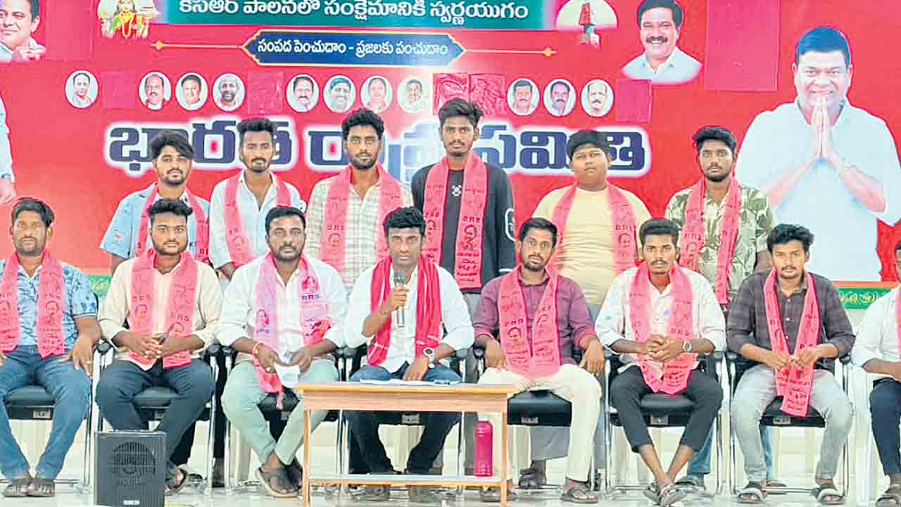 ఆర్మూర్‌ అభివృద్ధికి ఎన్ని నిధులు తెచ్చారో చెప్పాలి?